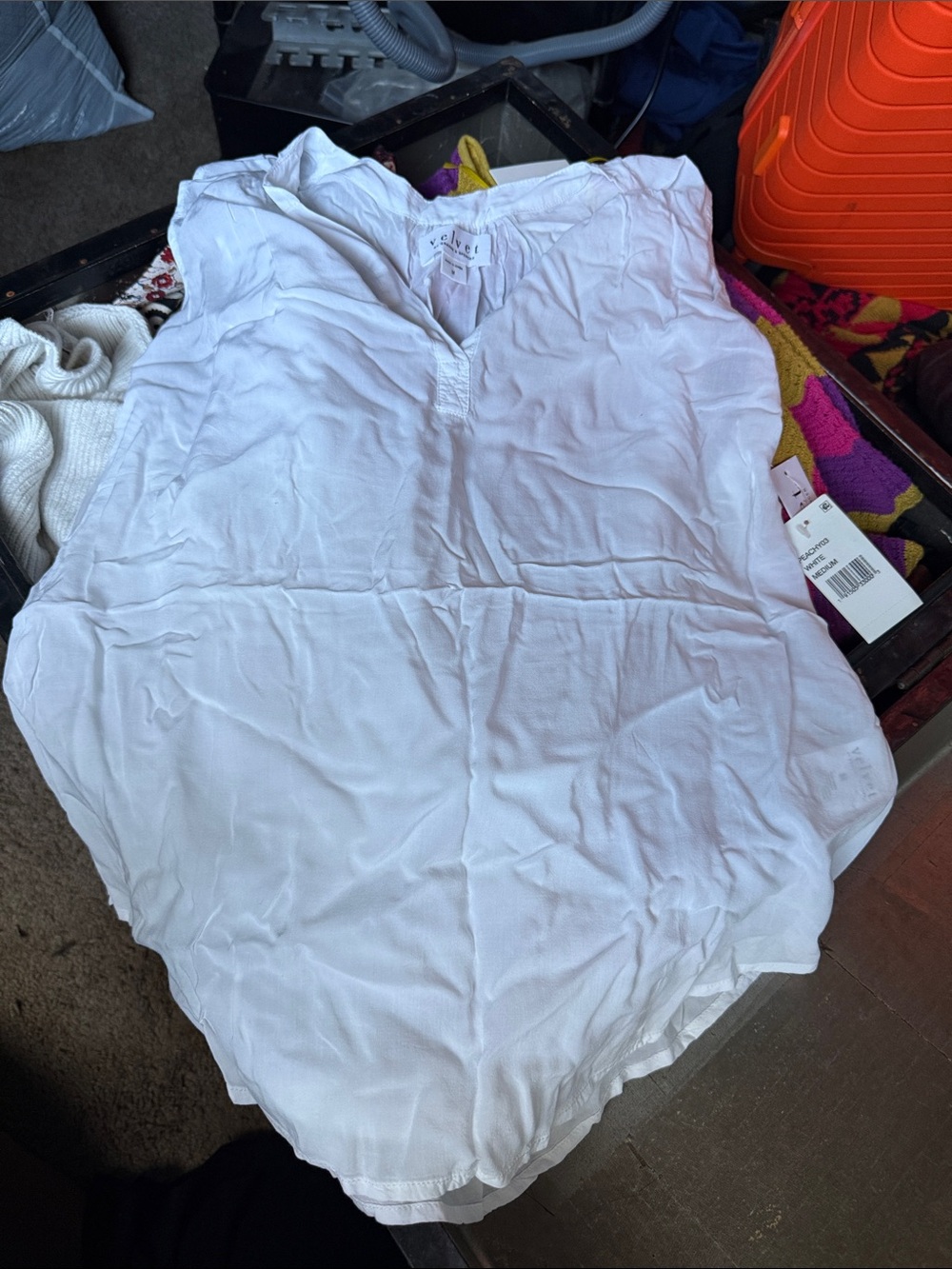 White V-Neck Sleeveless Blouse